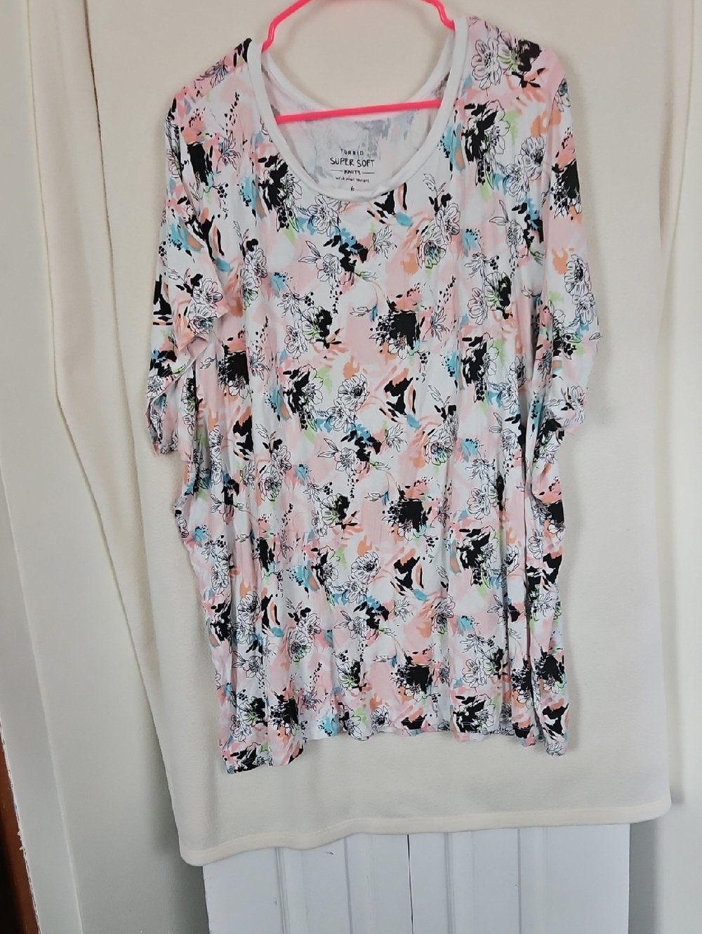 Torrids Women’s Floral Scoop Neck Top - Pink Multi
